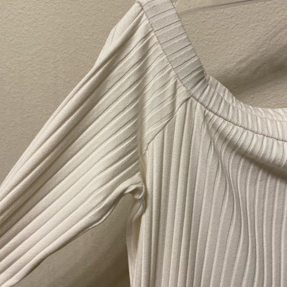 EUC Ann Taylor off the shoulder, ribbed 3/4 sleeve sweater, size large - Picture 4 of 4